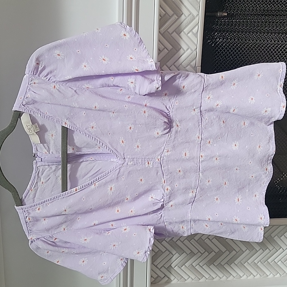 Loft size 2 lavender short sleeve blouse
